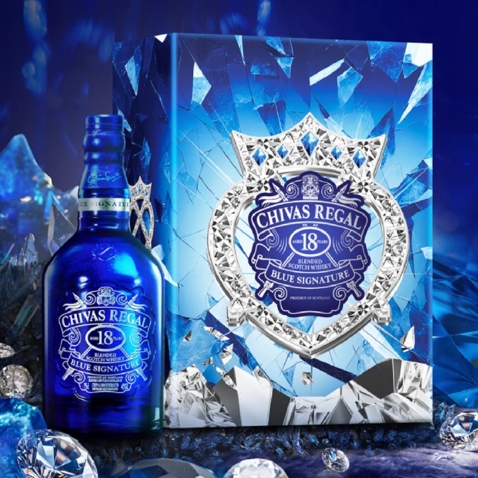 Hộp quà rượu Chivas 18 Blue Signature 