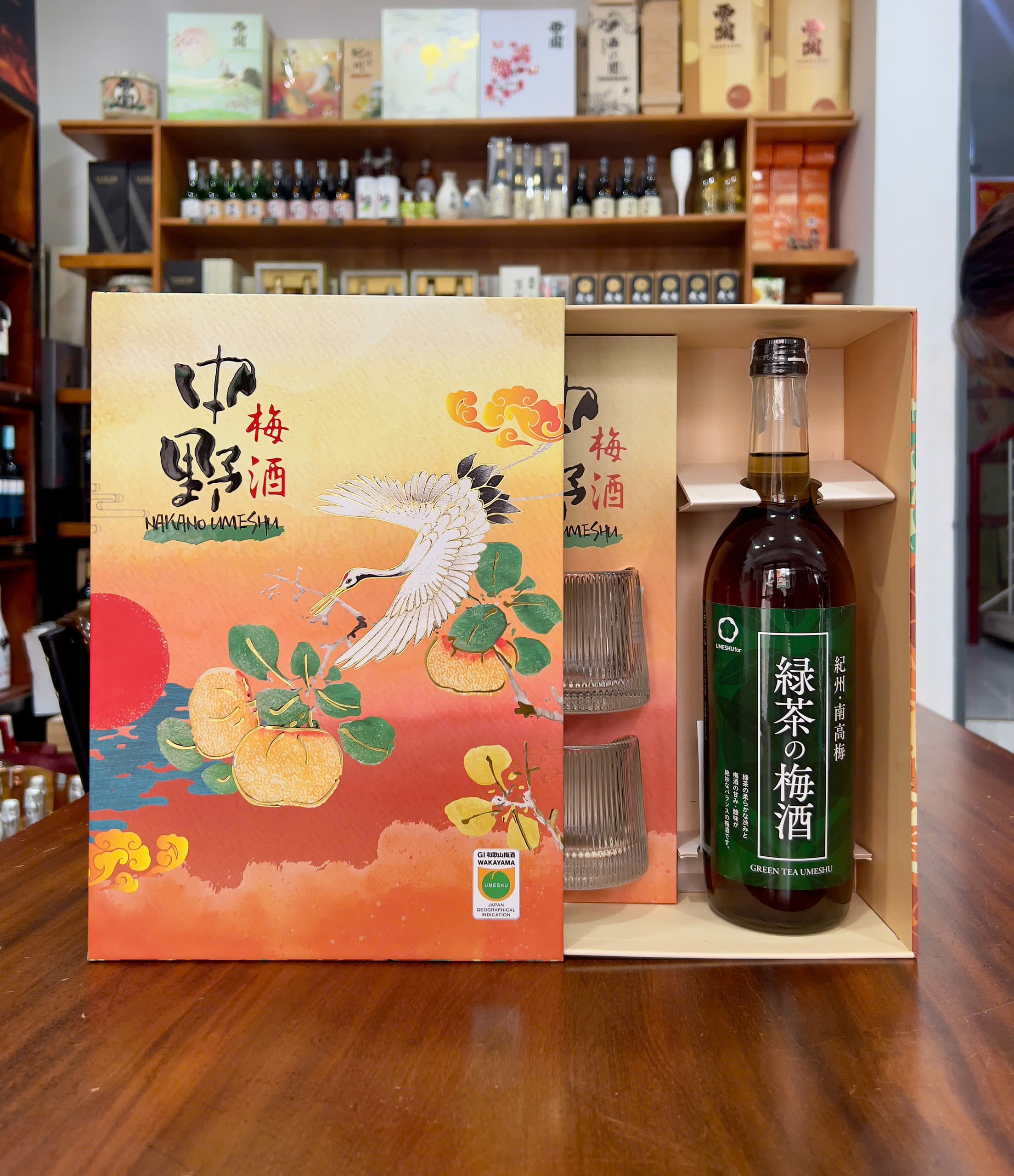 Hộp quà Tết rượu mơ 2026 - Quà Tết rượu mơ vị trà xanh Kishu Rokucha Umeshu 720ml (mẫu mới)