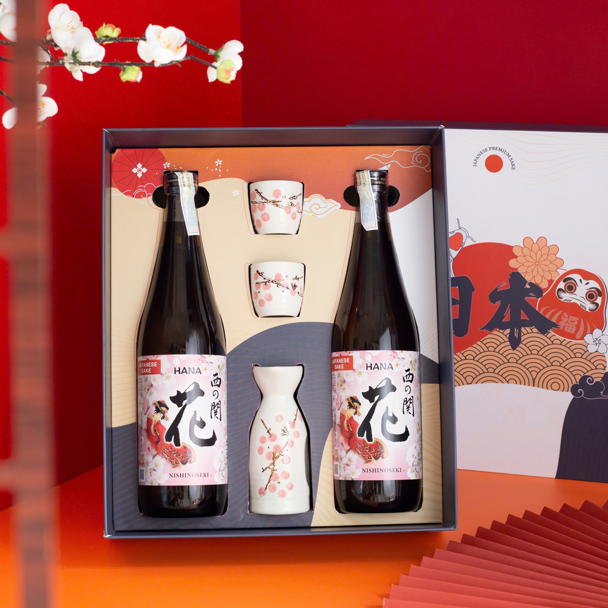 Hộp quà Daruma rượu sake Nishi no Seki Hana 720ml