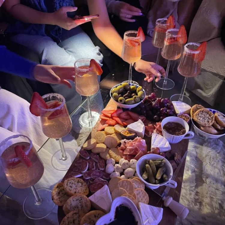 ảnh tiệc đông người