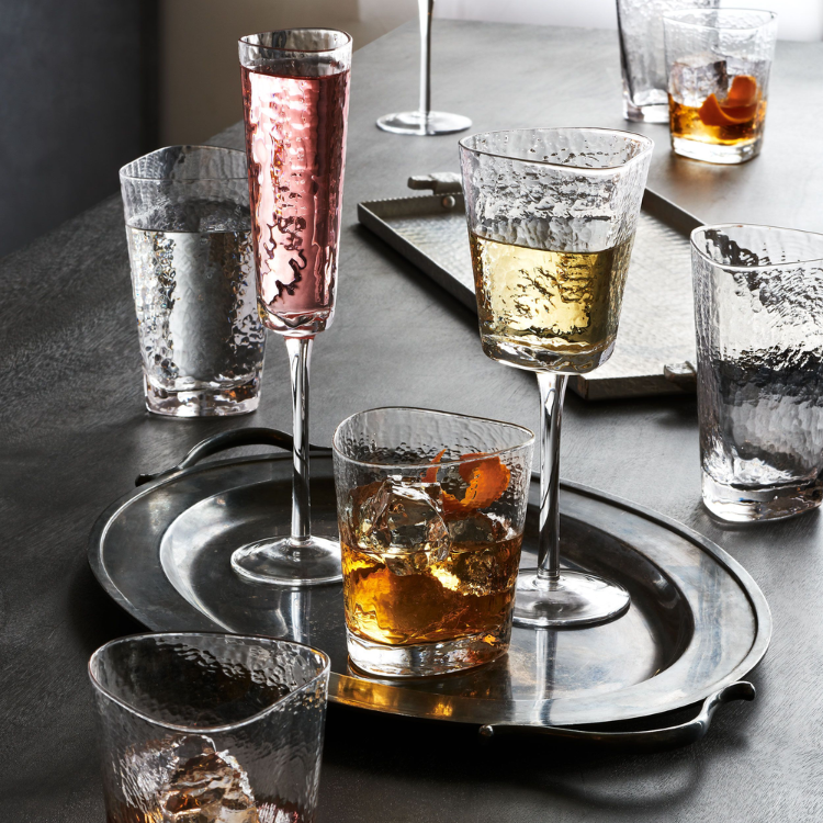 các loại ly trong quầy bar