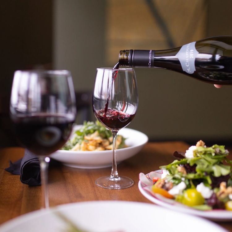 các món salad ăn cùng vang đỏ