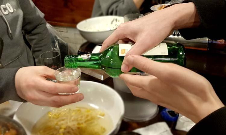 cách thưởng thức rượu soju