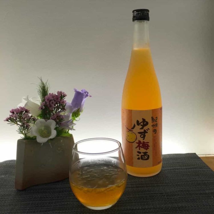 cách uống rượu mơ vị chanh