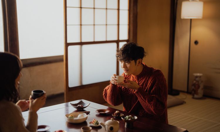 cách uống rượu sake thư giãn