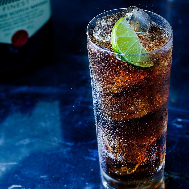 cocktail ballantines cola