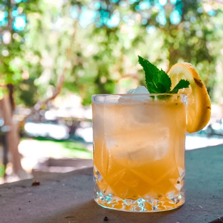 cocktail ballantines honey smash