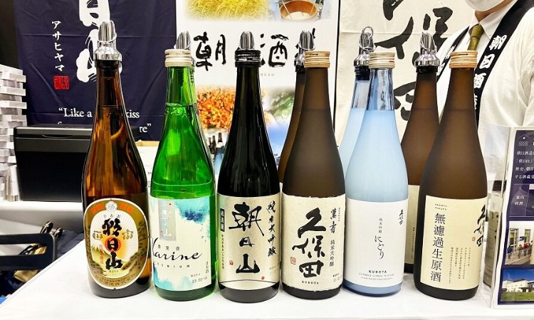 đóng chai rượu sake