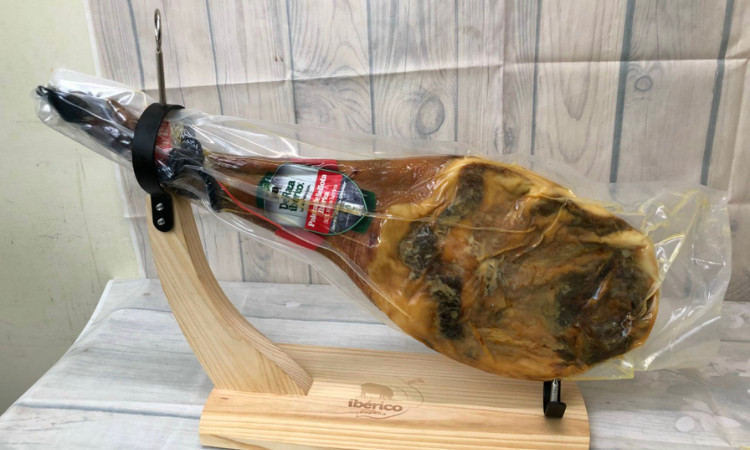 dui-heo-muoi-iberico-nhan-do