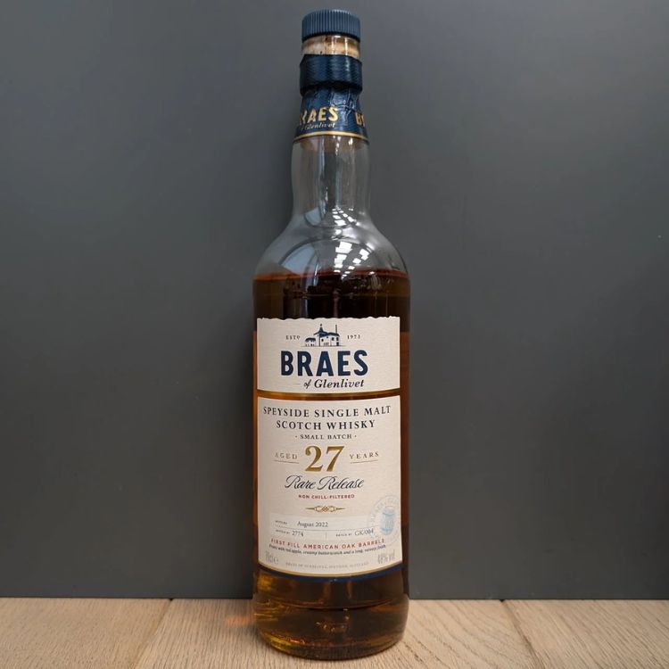 khách hàng sở hữu chai braes of glenlivet
