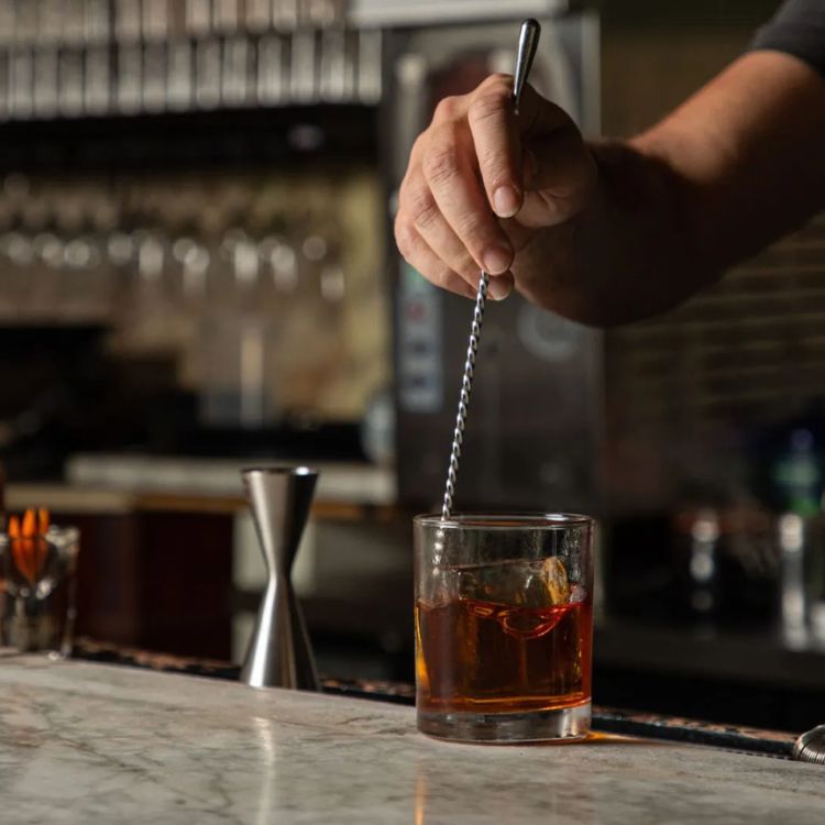 kỹ thuật khuấy cocktail
