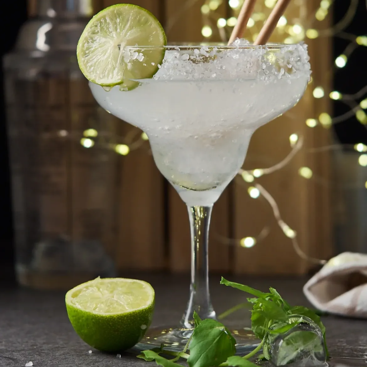 ly trong quầy bar đặc biệt
