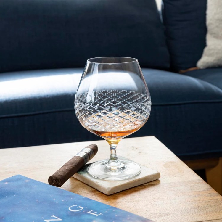 ly uống rượu martell