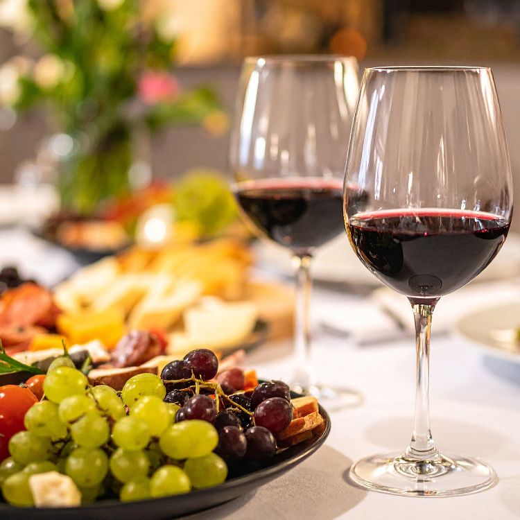 ly uống ruouj vang đỏ