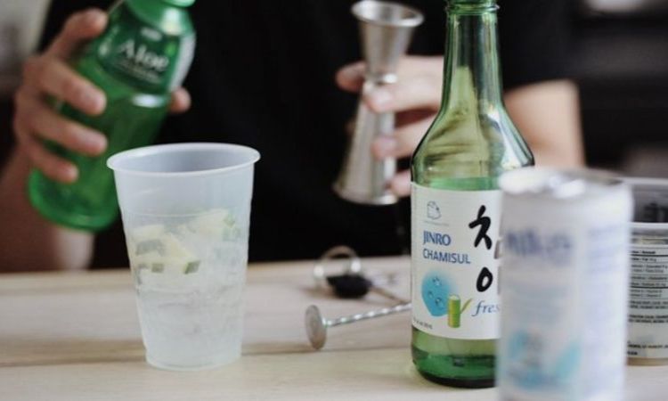 pha-ruou-shochu-voi-nuoc-lanh