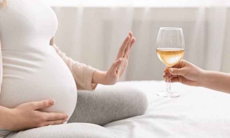 phụ nữ không nên uống rượu vang khi mang thai