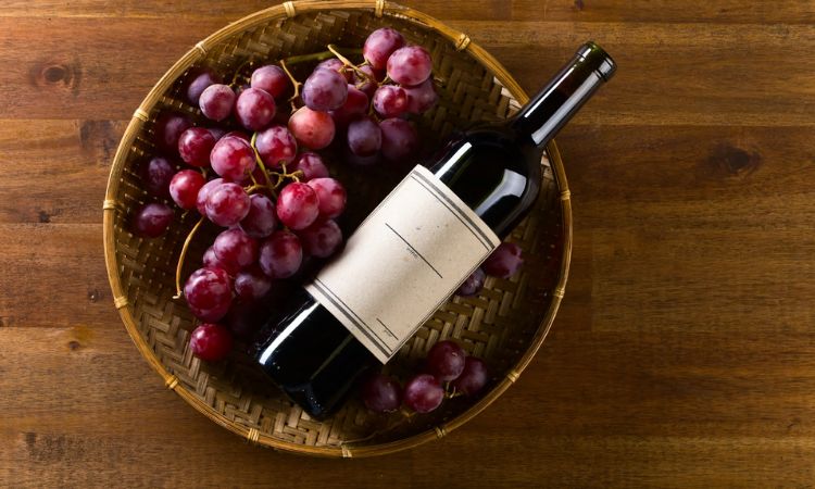 rượu vang được tạo ra từ quả nho với nhiều công dụng