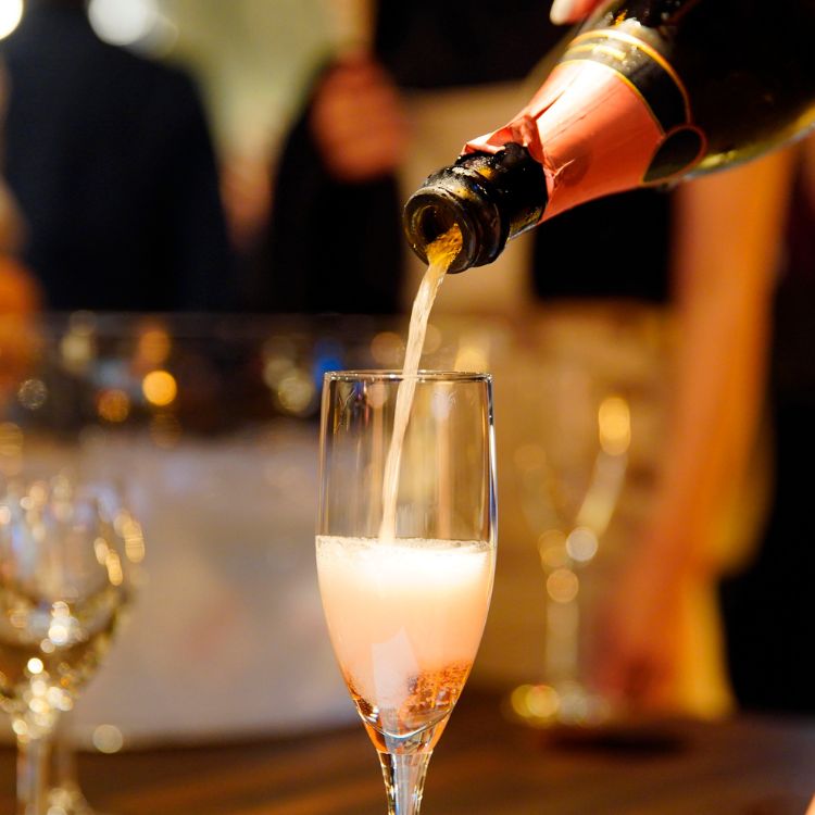 rượu vang nổ champagne