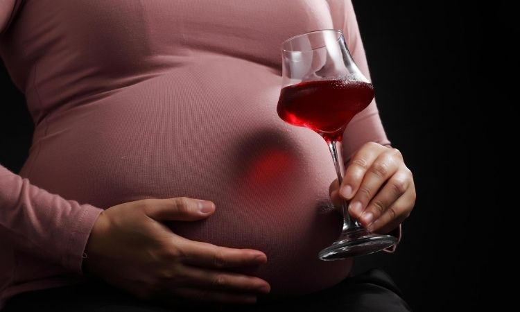 rượu vang và mẹ bầu