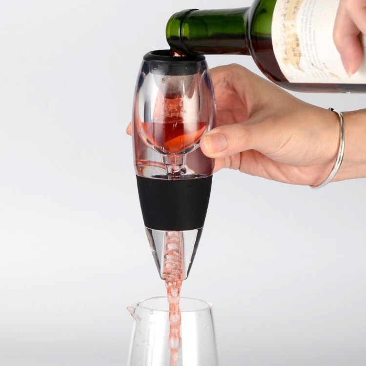 tách cặn rượu bằng decanter