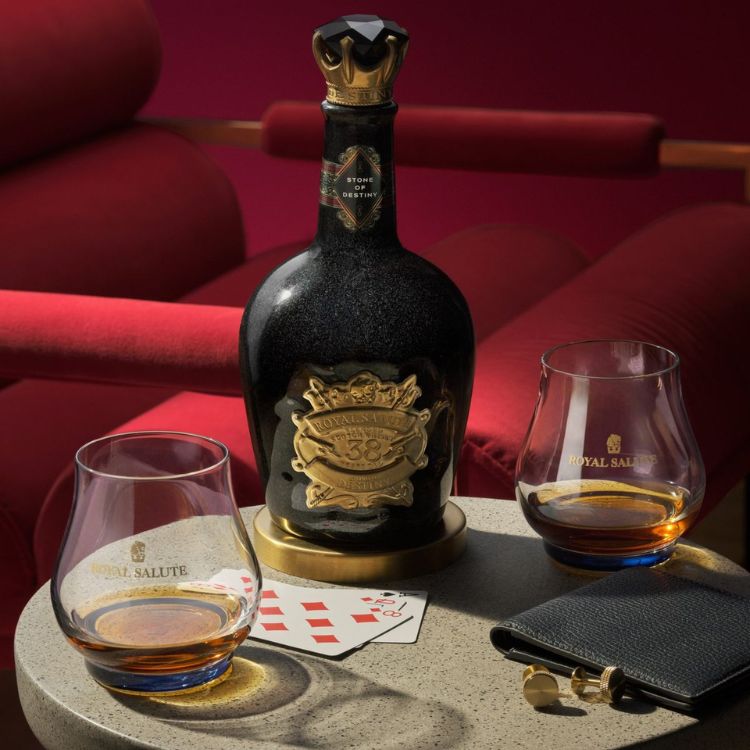 thiết kế chai royal salute 38