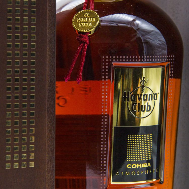 thiết kế chai rum havana cohiba