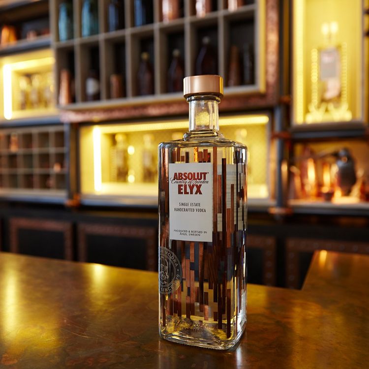 thiết kế chai vodka absolut elyx