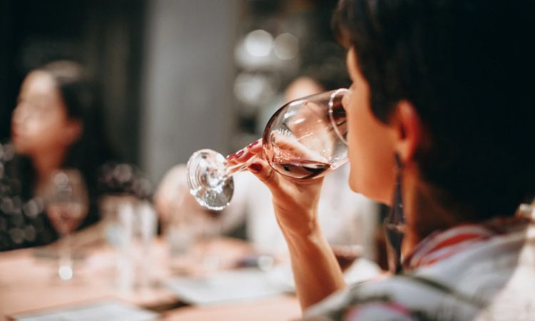 thời điểm uống rượu vang tốt