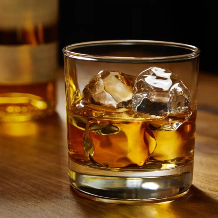 thưởng thức chivas regal 15 gold balmain