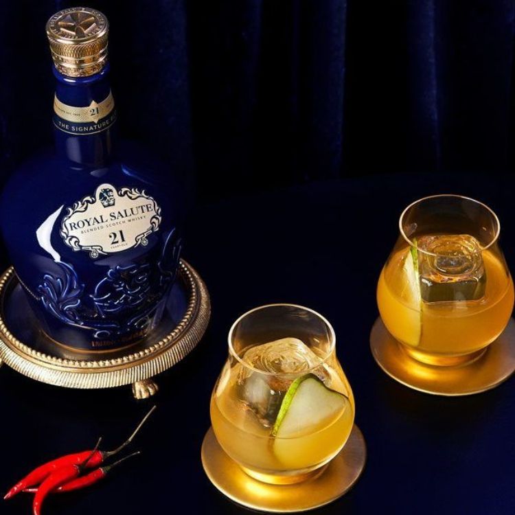 thưởng thức hương vị royal salute 21