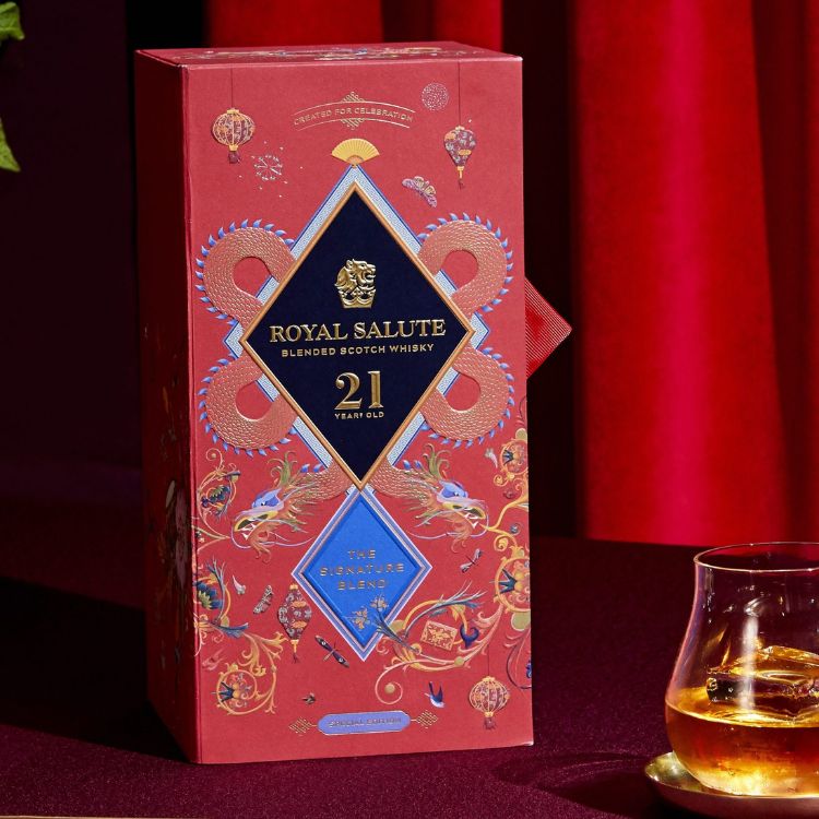 thưởng thức royal salute 21 phiên bản tết
