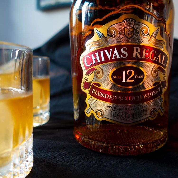 thưởng thức rượu chivas regal 12