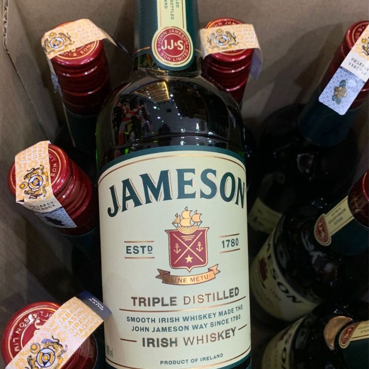 thưởng thức rượu jameson irish whisky