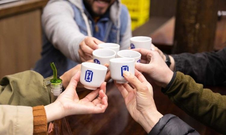 thưởng thức rượu sake