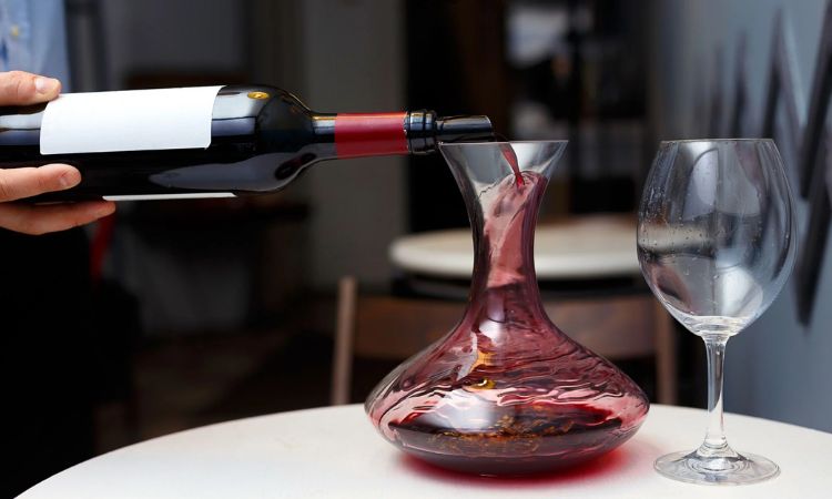 thưởng thức rượu vang cabernet sauvignon