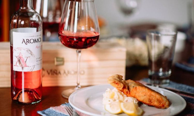 thưởng thức rượu vang hồng rose syrah