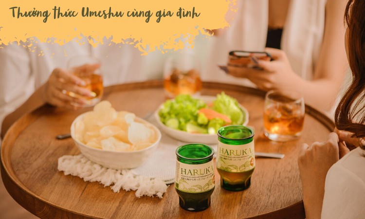 thưởng thức umeshu cùng gia đình