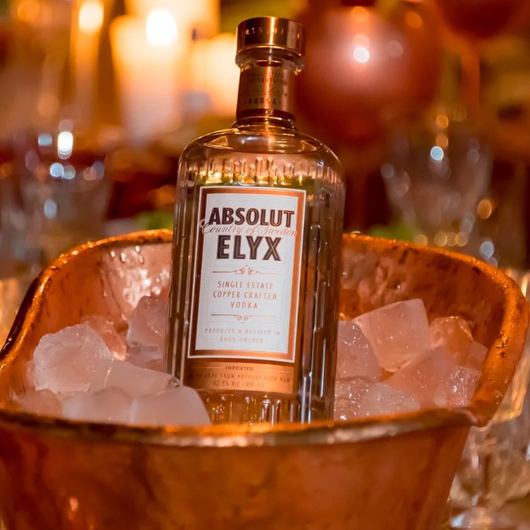 thưởng thức vodka absolut elyx