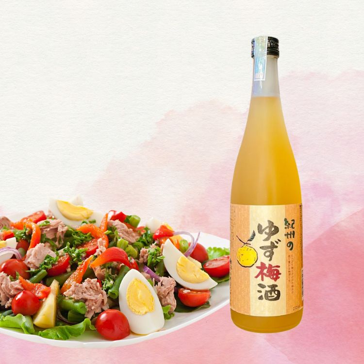uống rượu mơ vị chanh cùng salad