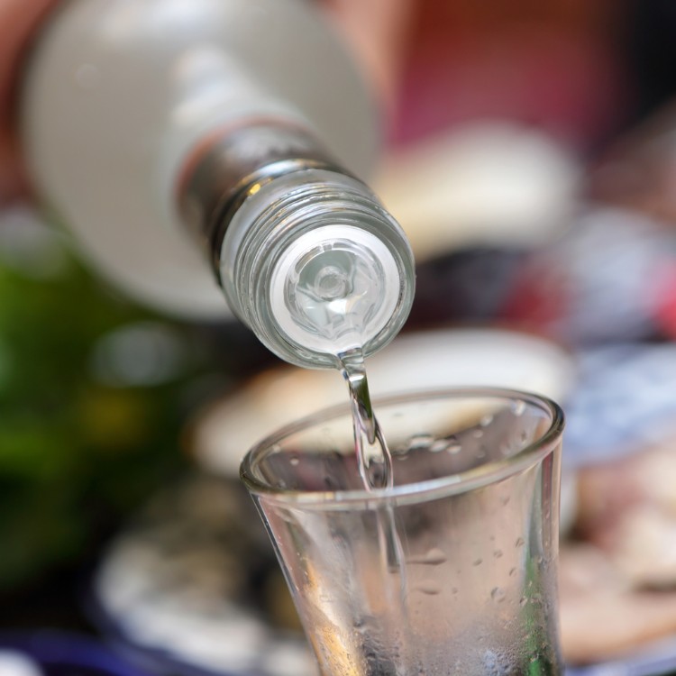 uống rượu vodka