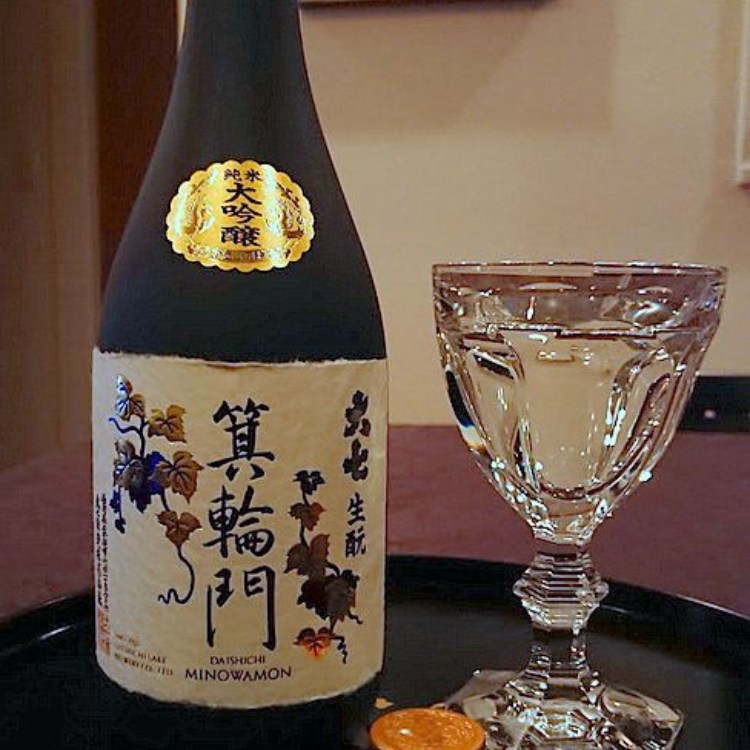 uống sake junmai minowamon