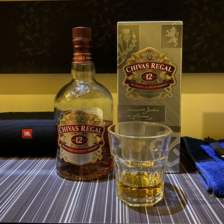uống trực tiếp chivas 12