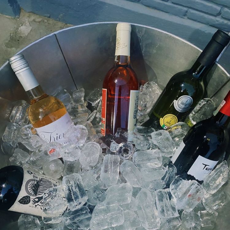 ướp đá rượu vang đỏ