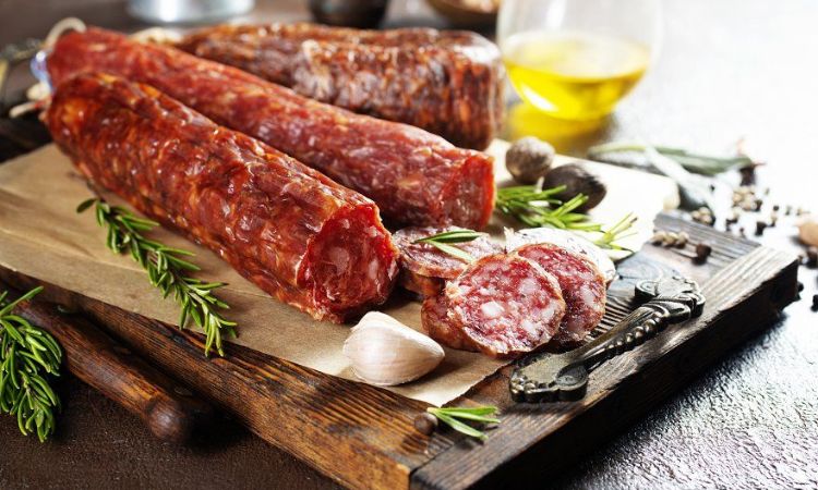 xúc xích salami