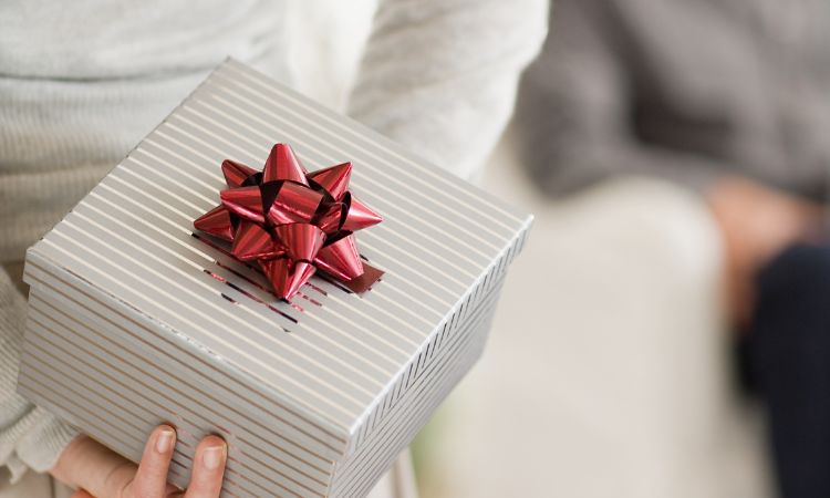 ý nghĩa tặng quà cho nam giới