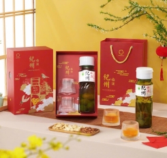Hộp quà rượu mơ Umeshu Kishu Miiri có quả 720ml